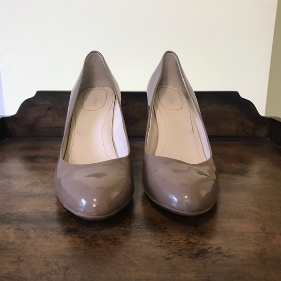 NATURALIZER NUDE PATENT PUMPS - Picture 3 of 4